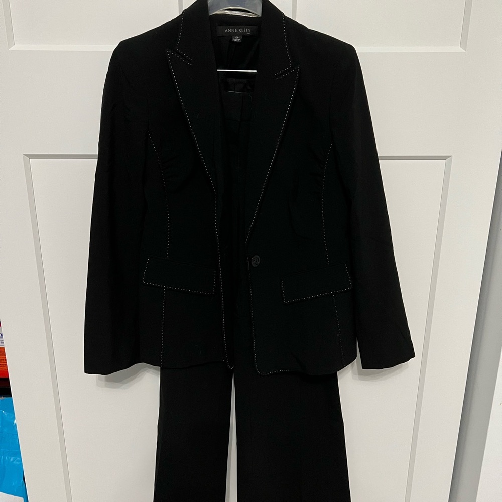 Anne Klein Black/white stitch Suit Size 10P
